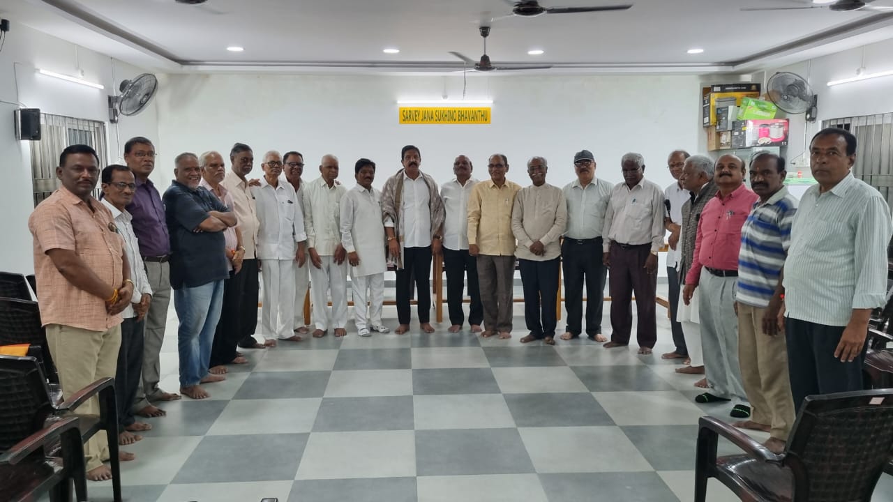 A Group photo with Narasimha Reddy Garu Ex-president of the colony.jpg